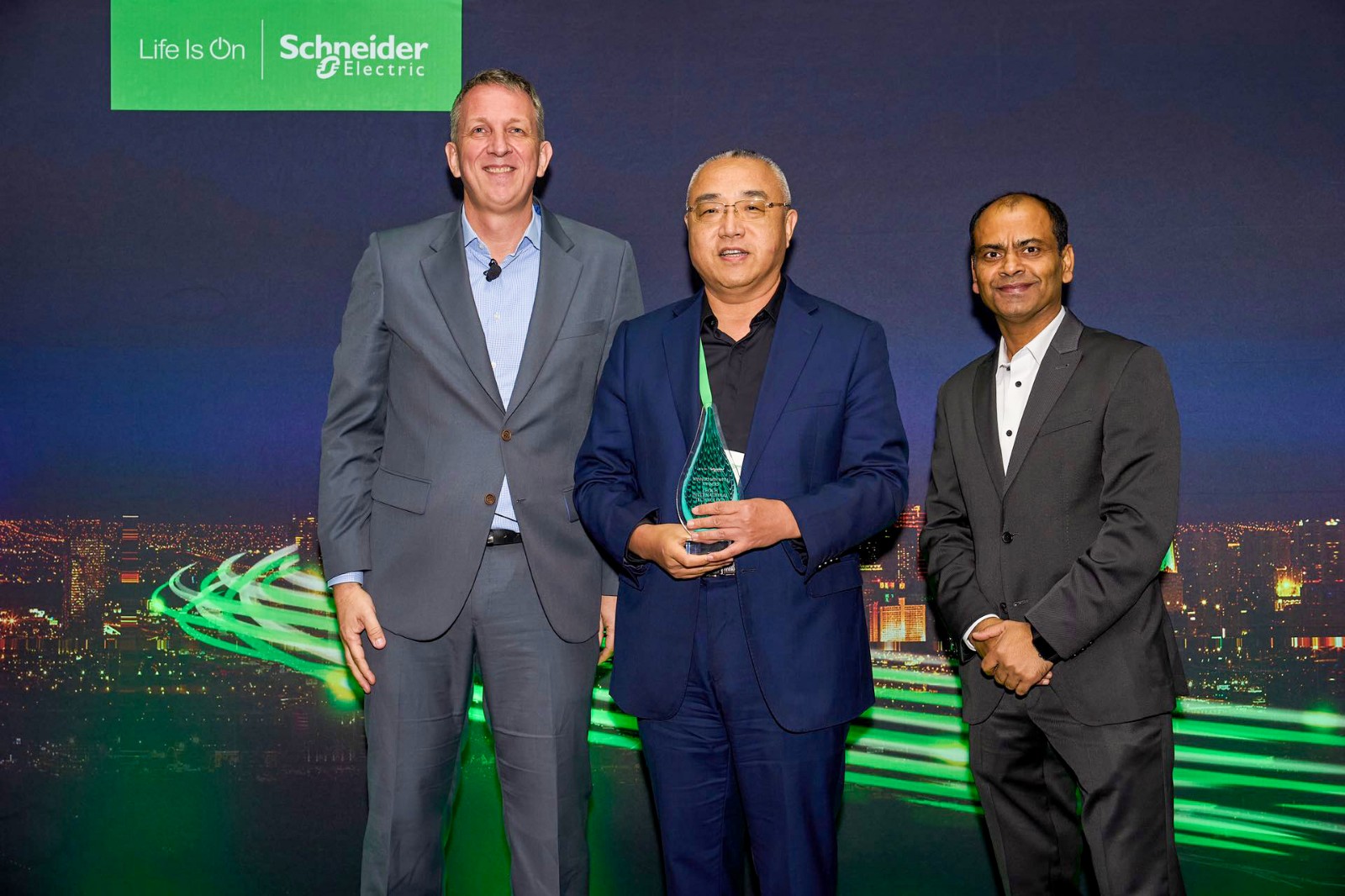 理士国际荣获施耐德电气“全球关键供应商”称号​-理士电池-理士蓄电池-江苏理士电池官方网站